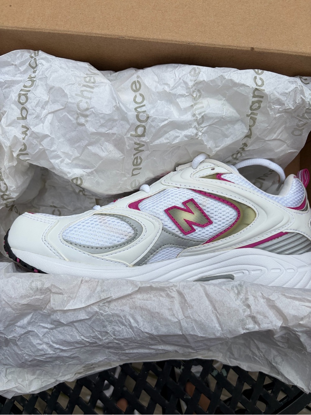 New Balance Women’s White & Pink 408 Athletic Sneakers 8.5 - Picture 11 of 11